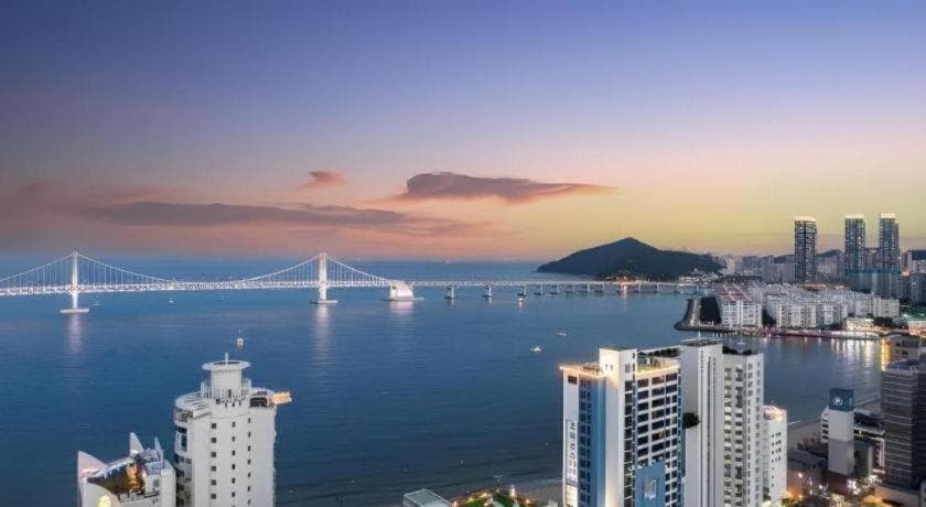 '파도 소리와 노을 빛을 품은 오션뷰, 바다전망이 아름다운 광안리 숙소 4'의 대표 이미지