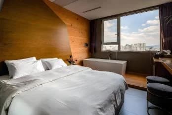 신촌 브라운도트 신촌점 침실