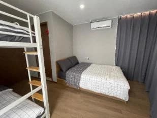 버즈네스트 호스텔 침실