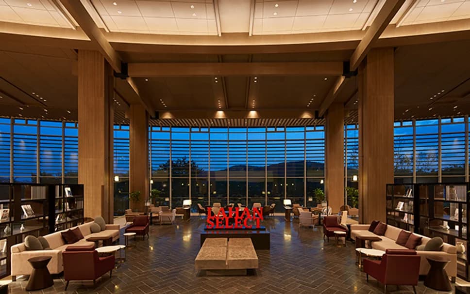 코모도 호텔 로비