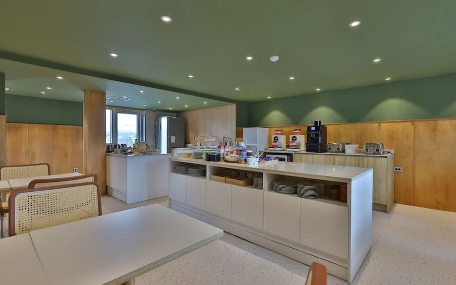 코모도 호텔 주변 환경