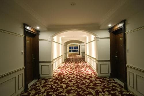 골든 드래곤 호텔 회의실