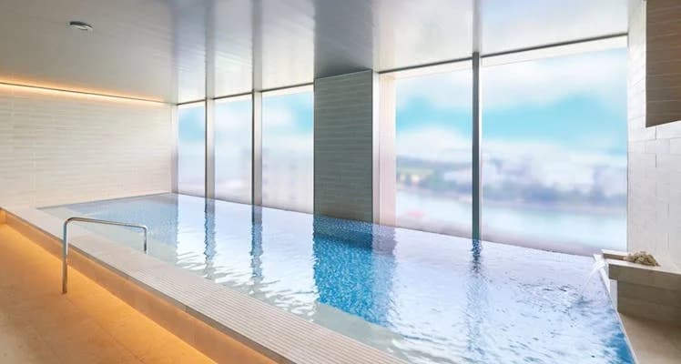 호텔 레솔 트리니티 나하 수영장