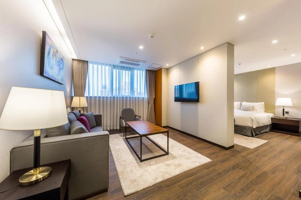 하워드 존슨 바이 윈덤 인천 에어포트 로비