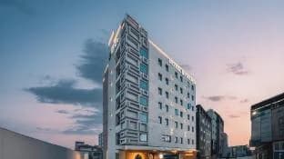 모모제인 게스트하우스 로비