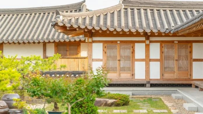 모모제인 게스트하우스 침실