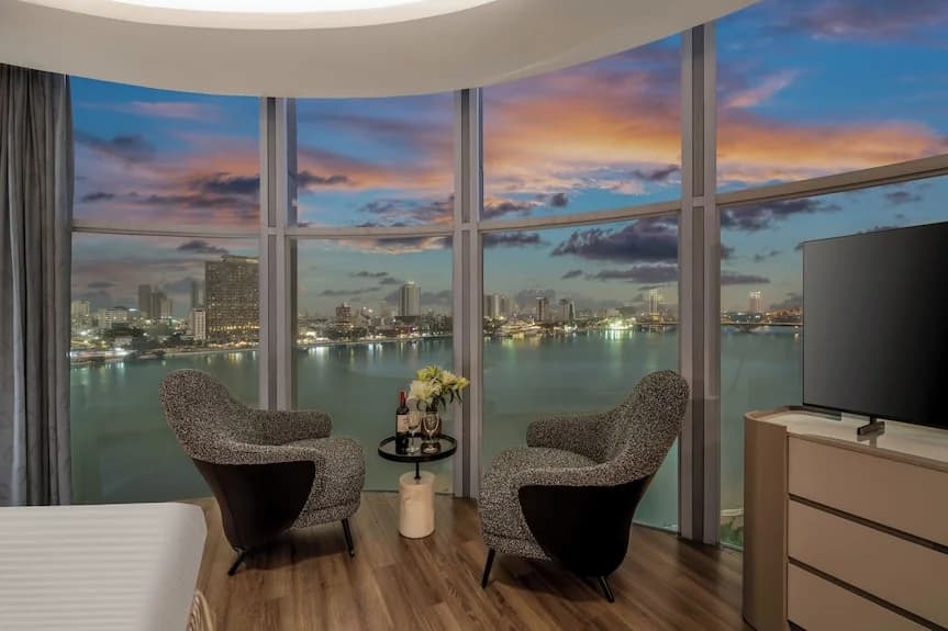 무옹탄 럭셔리 송 한 호텔 회의실