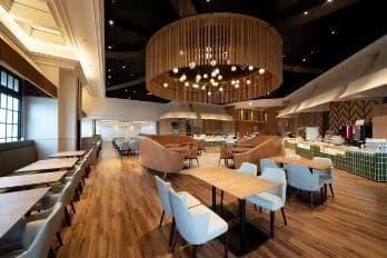 오리엔탈 호텔 유니버설 시티 로비