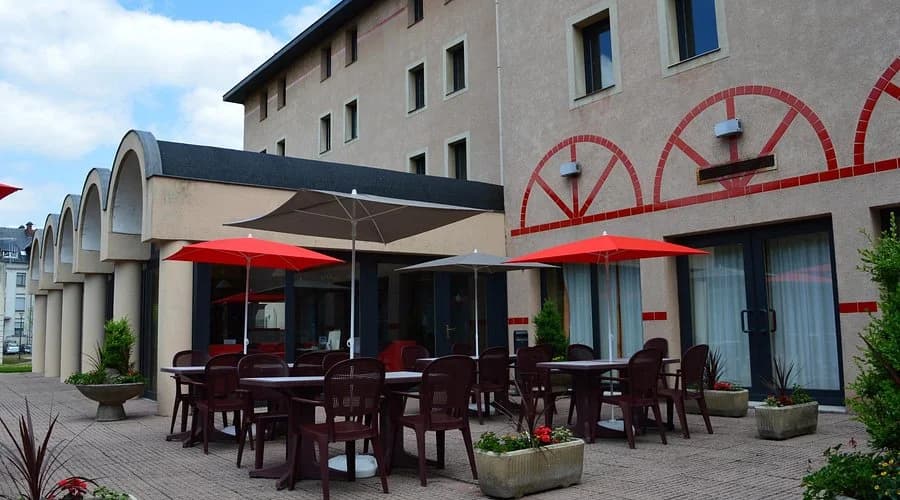 아우어즈 인 한큐 편의시설