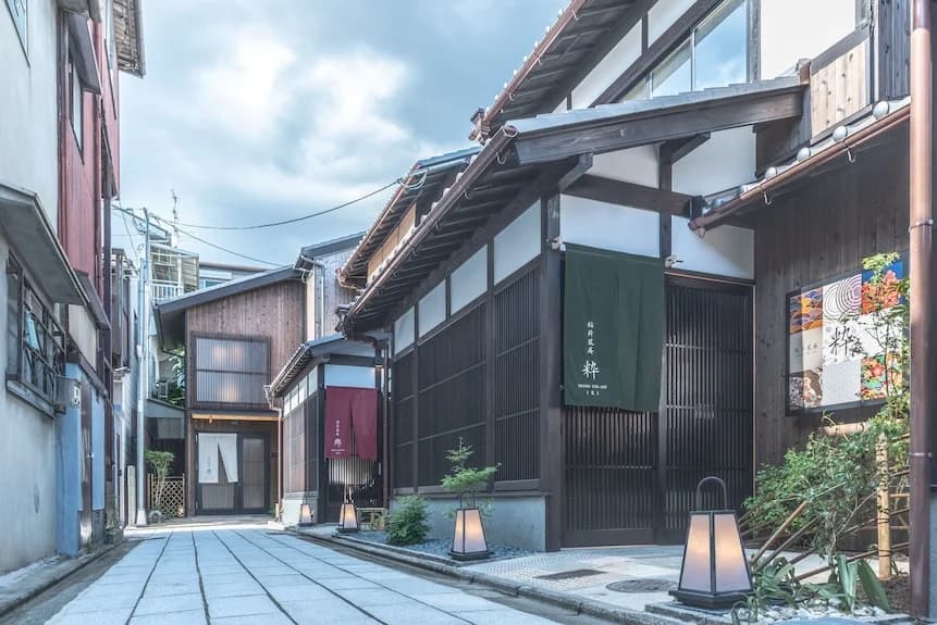 비아 인 교토에키 하치조구치 - JR 웨스트 그룹 편의시설